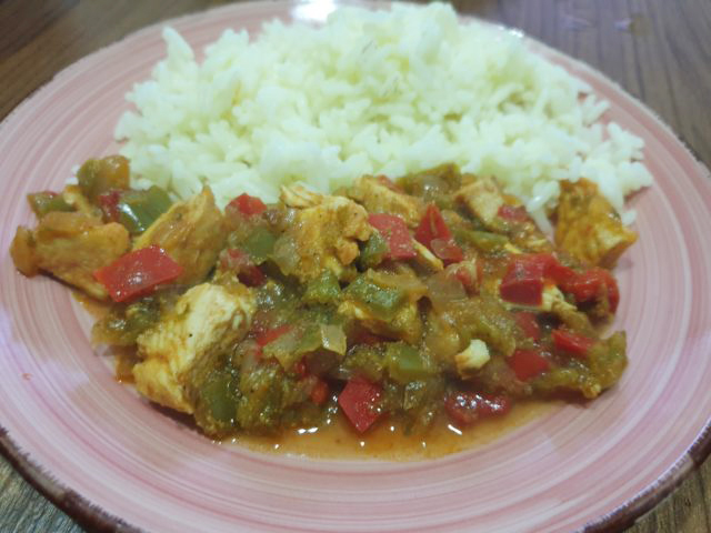 Curry de poulet revisité au poivron un magnifique plat équilibré et délicieux plein de saveurs . à tester absolument.