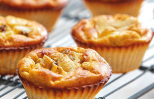 Muffins à la banane et au skyr ,recette rapide facile à réaliser .Une texture moelleuse au gout de la cannelle .