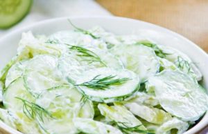 Salade de concombre au yaourt et à la menthe